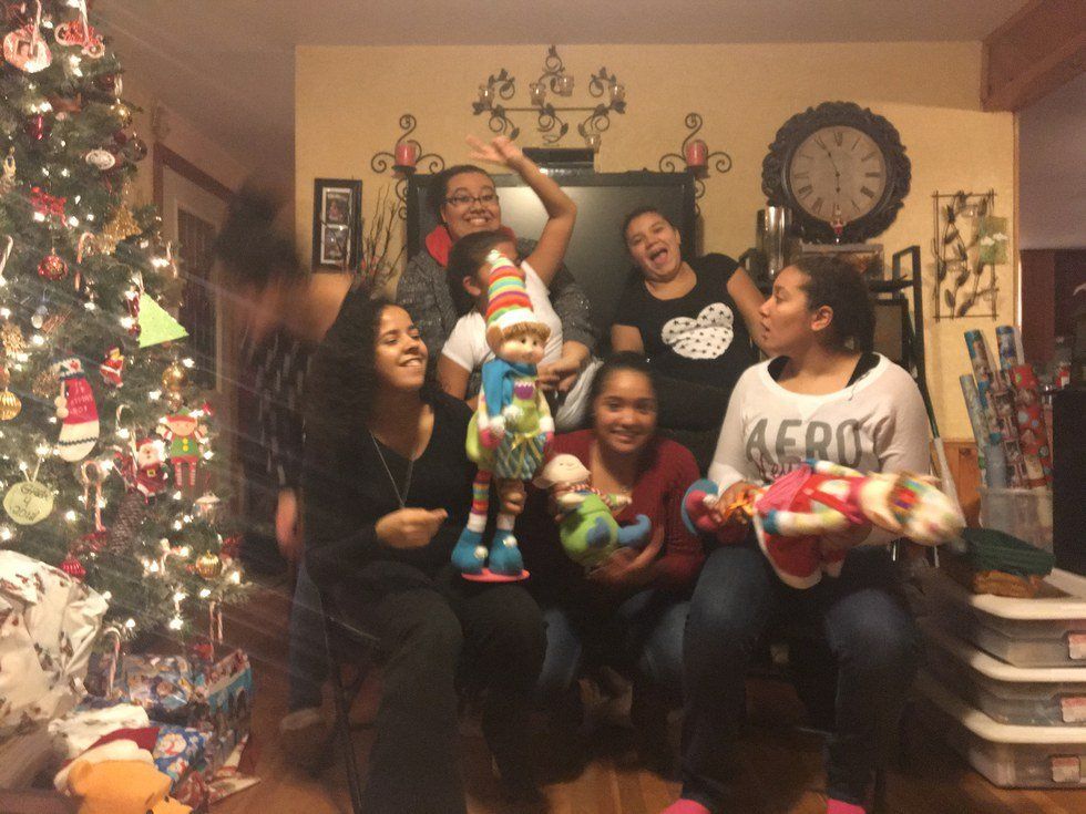 10 Pros & Cons of Having Lots Of Sisters