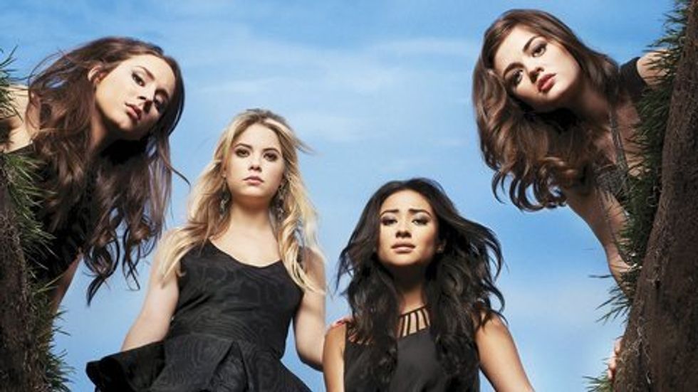 Pretty Little Liars is Kind Of Terrible (But I Love It)