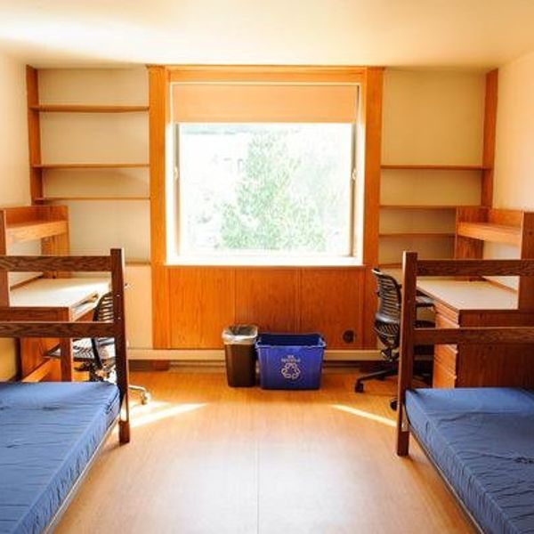 The 7 Stages Of Cleaning Out Your Freshman Year Dorm Room