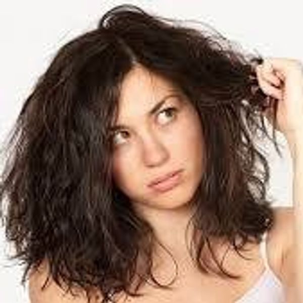 8 Signs You Have Frizzy Hair