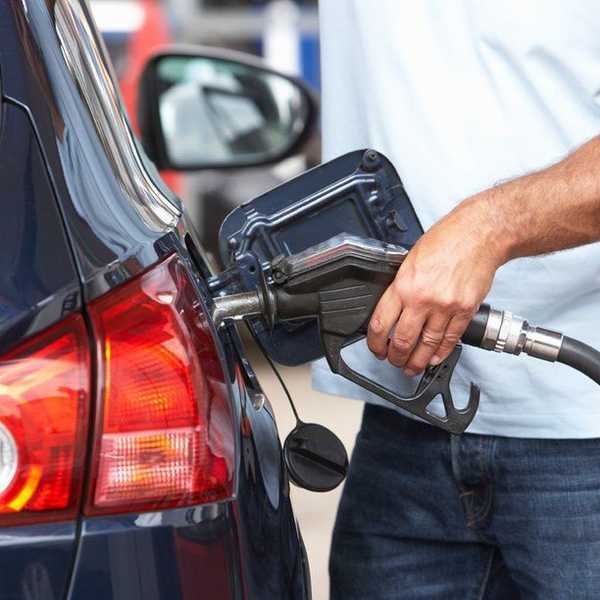 Chivalry: Should I Pump My Girlfriend's Gas?