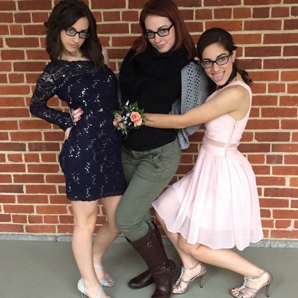 Five Reasons Why Growing Up With Twin Sisters Is The Bomb.com