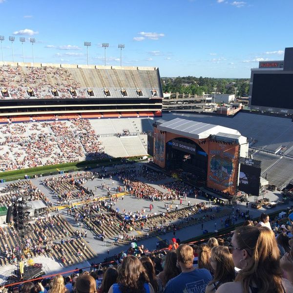 7 Emotional Stages After A Concert