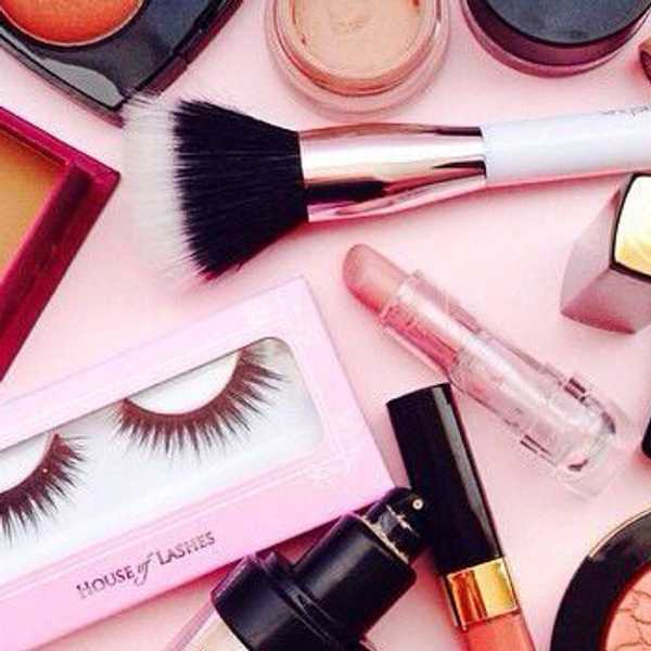 10 Joys Only Makeup Fanatics Can Experience