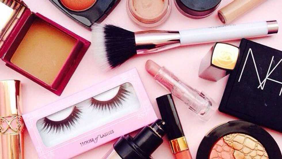 10 Joys Only Makeup Fanatics Can Experience