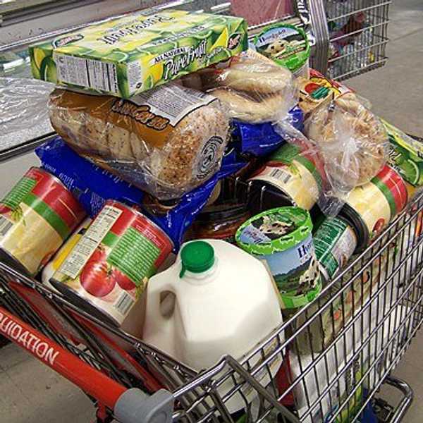 What To Get At The Grocery Store For College Students On A Budget