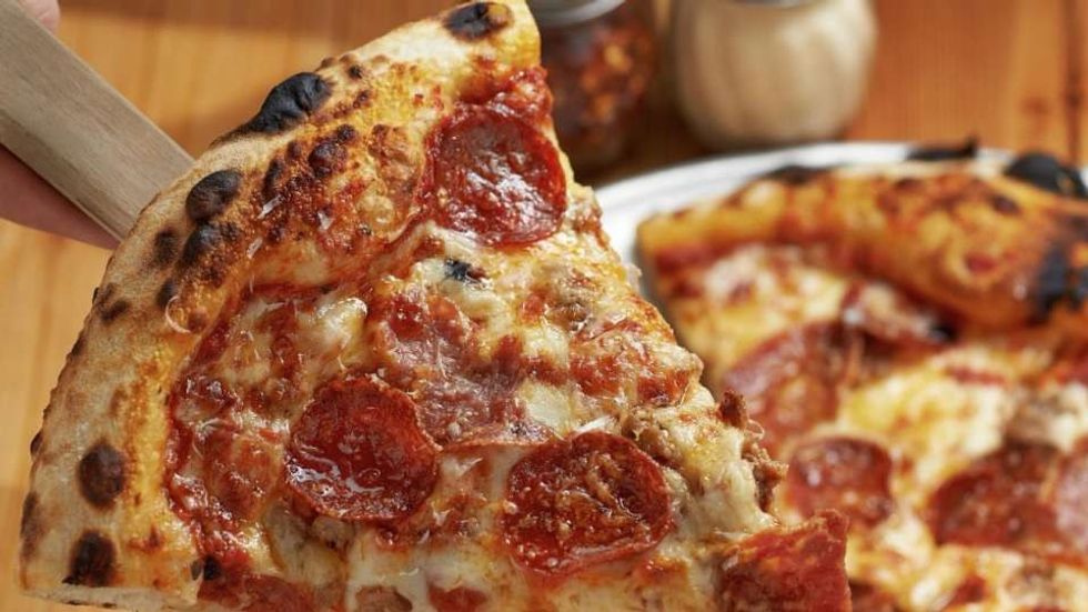 10 Reasons Why Pizza Is The Perfect Boyfriend