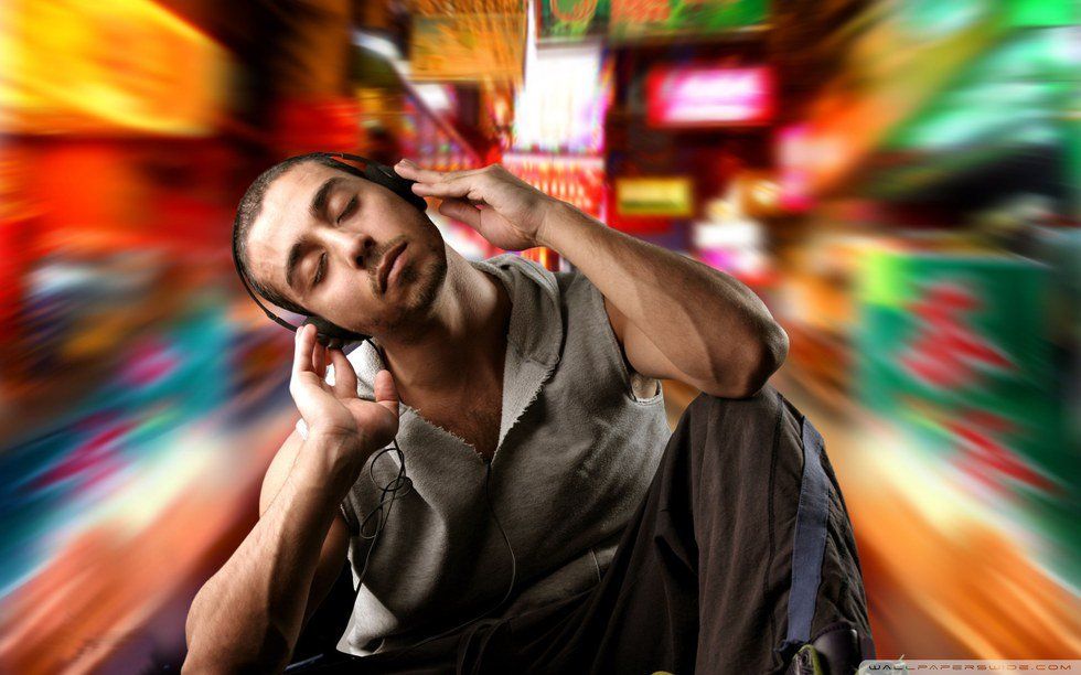 10 Ways To Tell If You Are A Music Junkie
