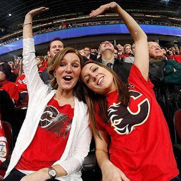 5 Reasons You Should Be Dating A Girl Who Loves Hockey