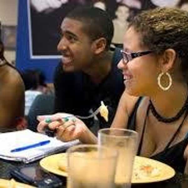 The Vegetarian/Vegan's Guide To The College Cafeteria