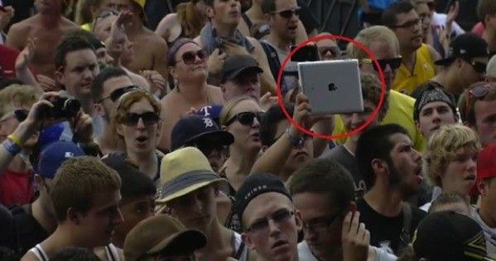 11 Things You Should Never Do At Concerts