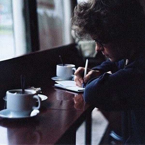 15 Signs That You're A Creative Writer