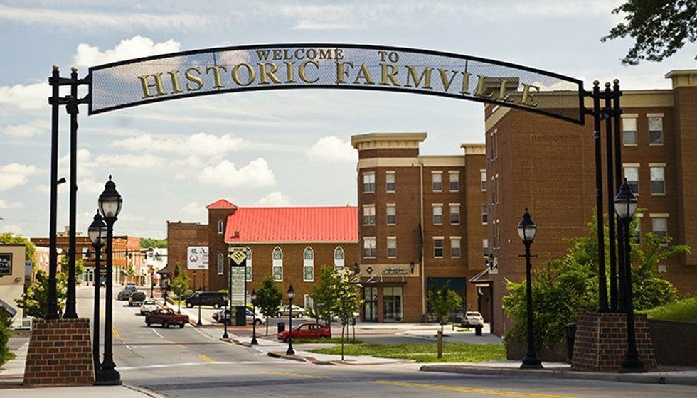 8 Restaurants Incoming Longwood Freshman Need To Try During Their First Year As A Lancer