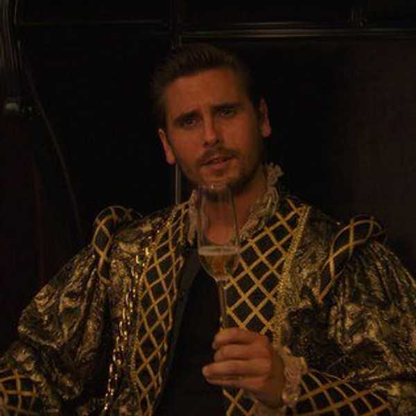 The 10 Stages Of Getting Caught With Your Phone During Lecture