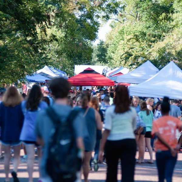 10 Experiences You've Had If You Moved From The City To A Small Town