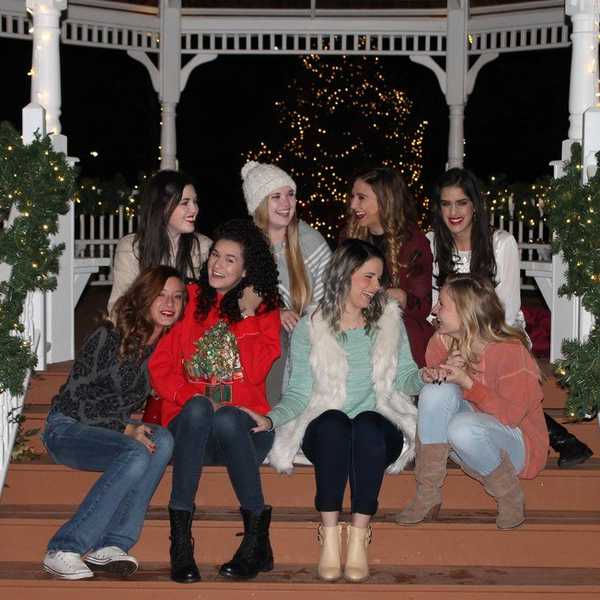 I Chose To Be The 'Mom' Of My Friend Group