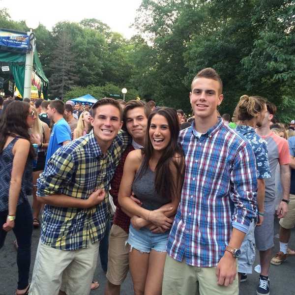 15 Thoughts of Every Teenager at a SPAC Concert