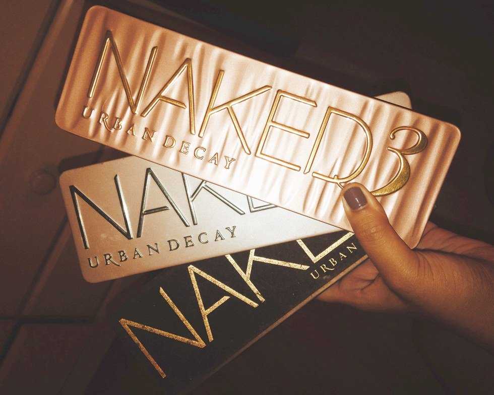 5 Signs You're Obsessed With Makeup