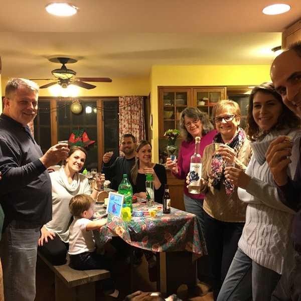 6 People You See At Every Family Party