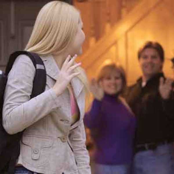 8 Struggles of Being in College with Overprotective Parents
