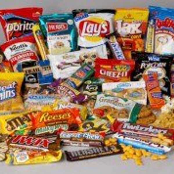 8 Best Snacks For Your College Dorm