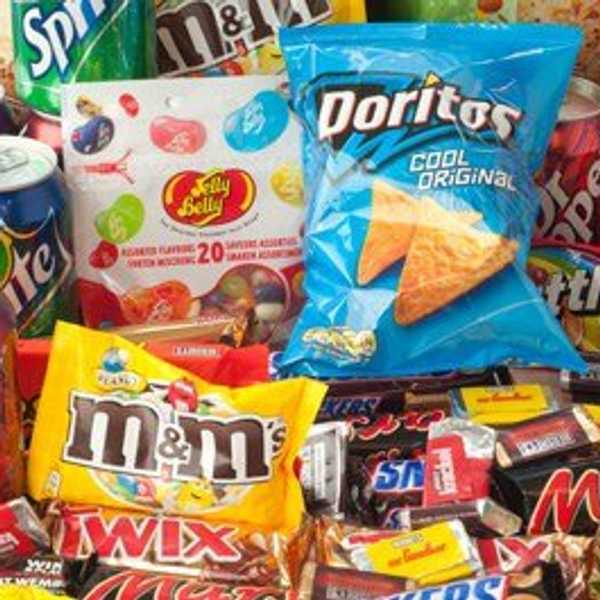 6 Foods That Every College Kid Must Have In Their Dorm