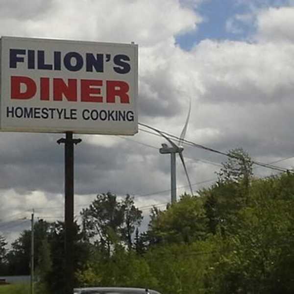 10 Reasons Waiting Tables is A Great Part-Time Job