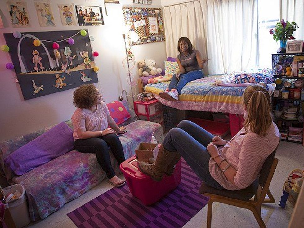 10 Perks of Living on an All Girl's Floor