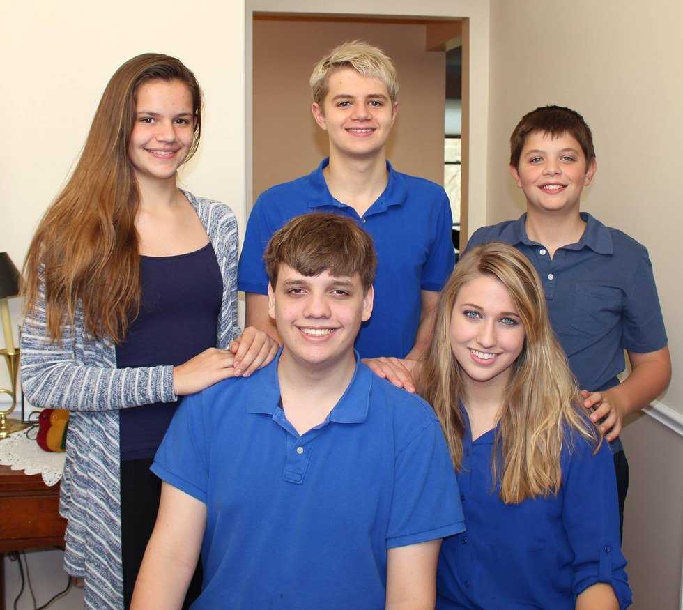 What It's Like Growing Up In A Big Family