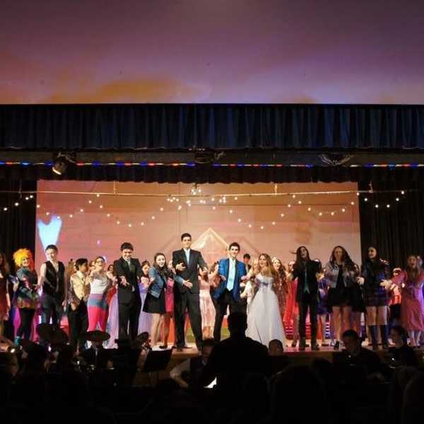 10 Reasons Why High School Theatre Is Extremely Rewarding