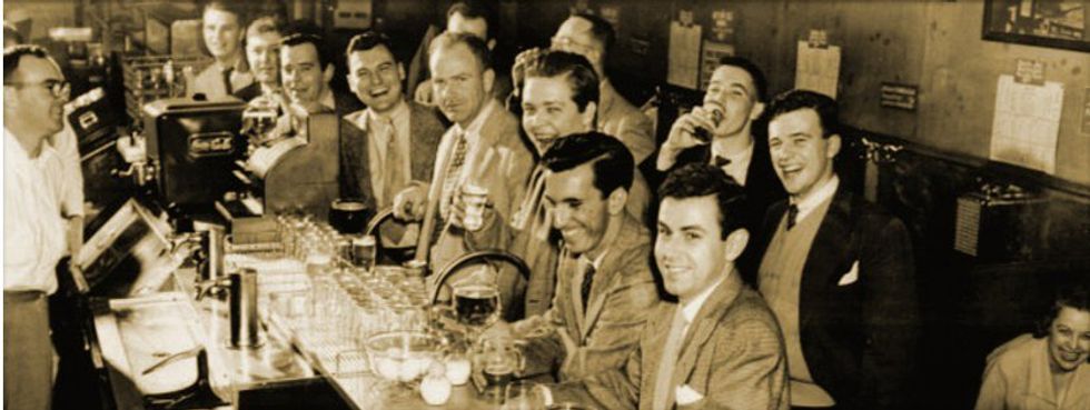 Top 8 Reasons Why Working At A College Bar Is The Best College Job