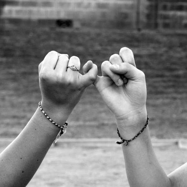 16 Signs You And Your Best Friend Are Too Close