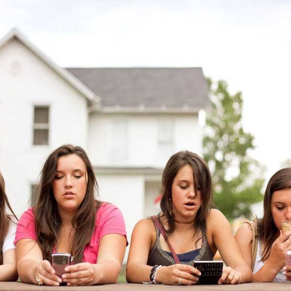 35 Things You Send To Your Best Friend Group Chat