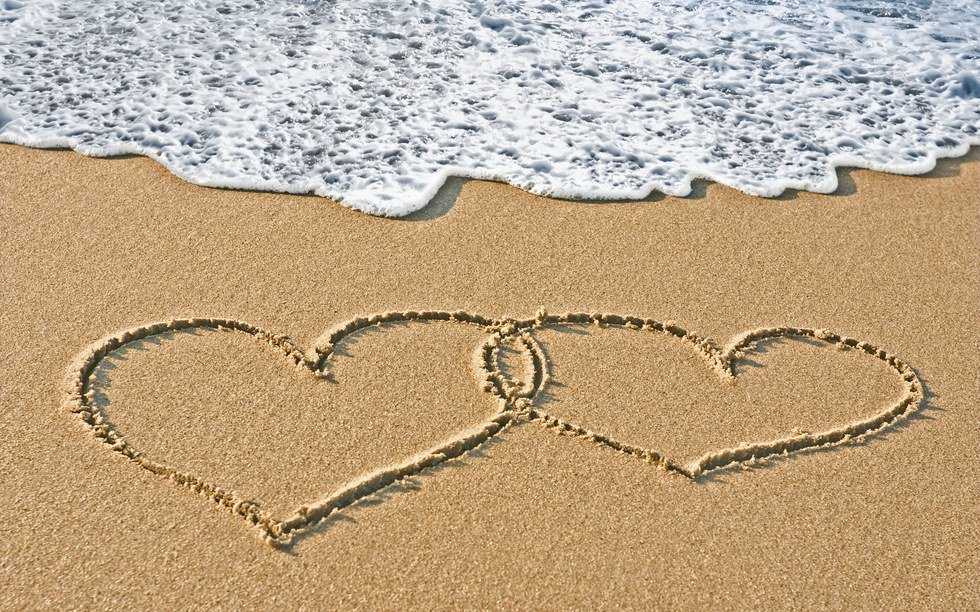 11 Signs You're Actually In A Long-Term Relationship With The Beach