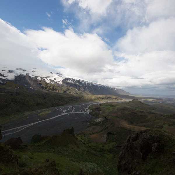 5 Reasons To Travel Abroad