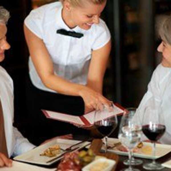 10 People You'll Encounter As A Waitress