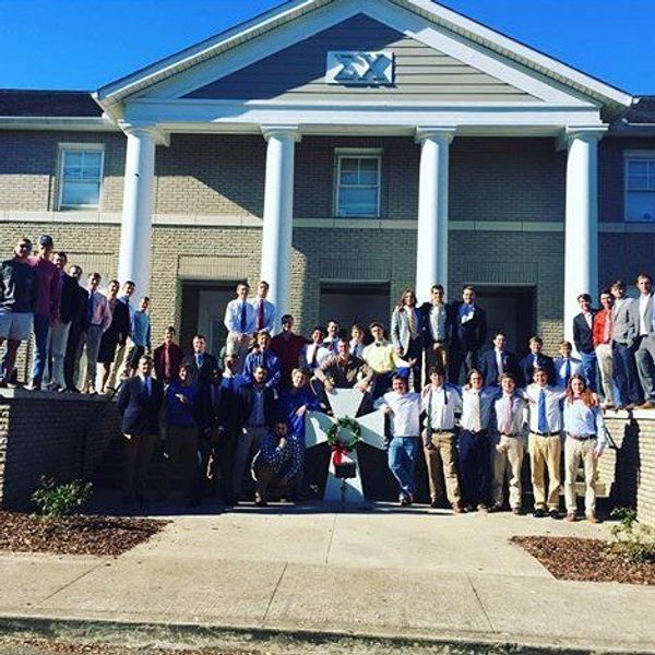 13 Thoughts Every Girl Has As They Enter A Fraternity House