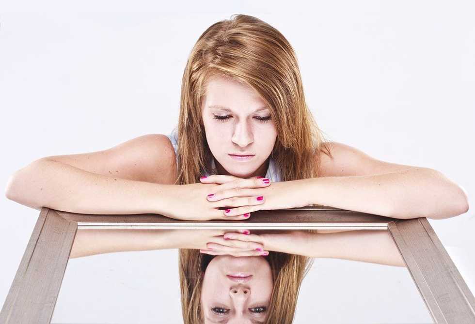 Dear Teenage Girl, Learn To Love The Person In The Mirror