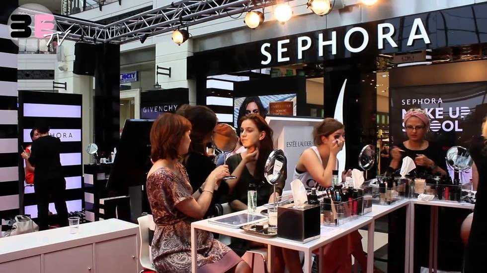 30 Thoughts You Have While Buying Makeup