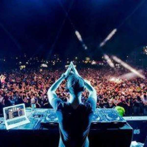4 Types Of People At EDM Concerts