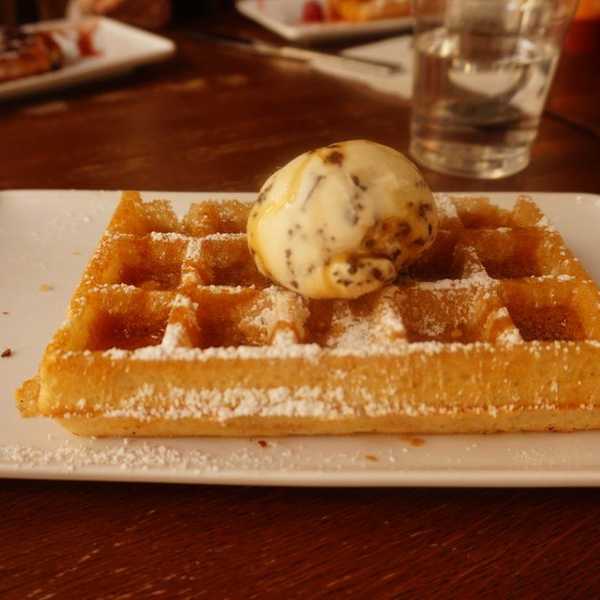 The Inside Scoop To Friday Brunches on Sorority Row