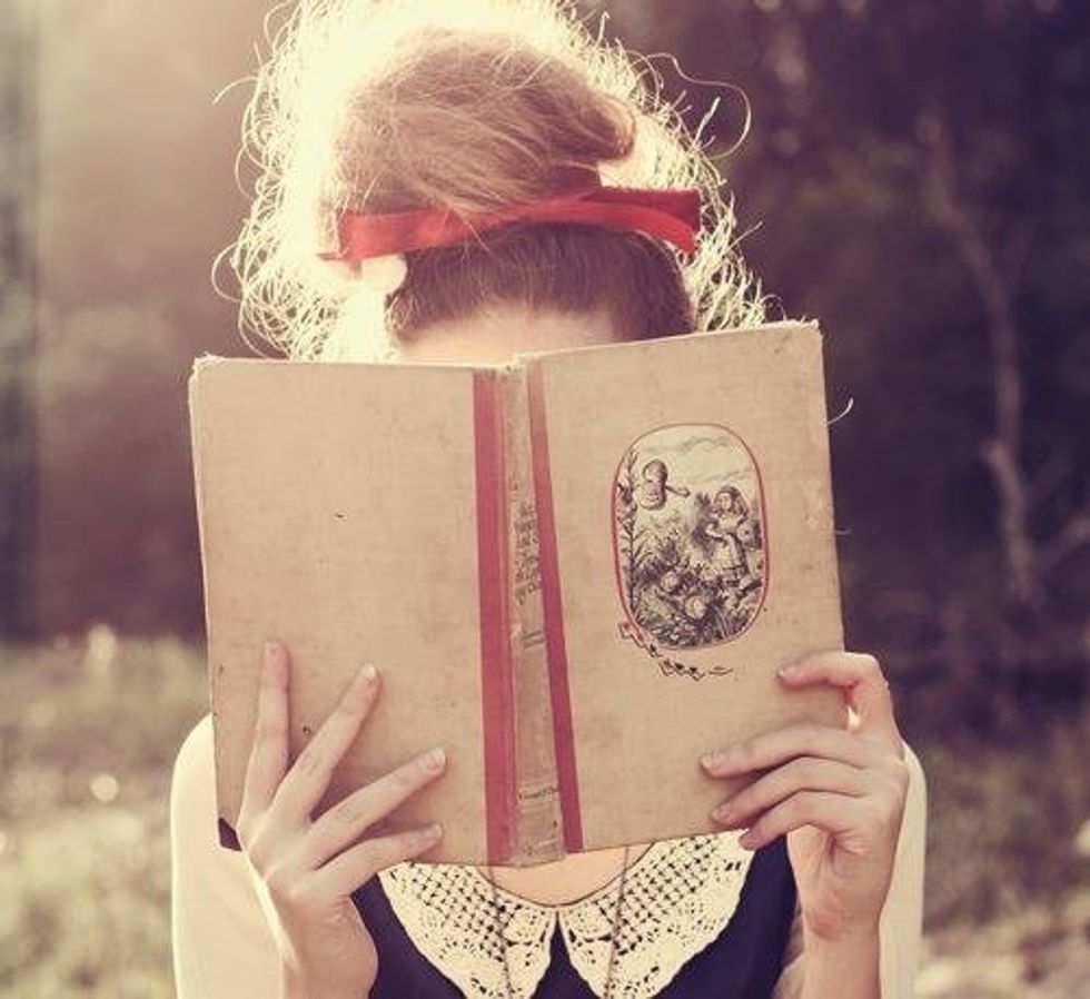 17 Signs That You Love To Read