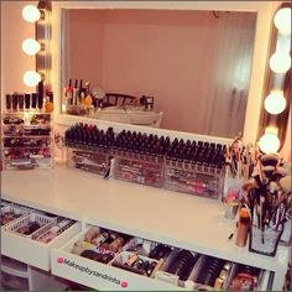 7 Signs You're Obsessed With Makeup