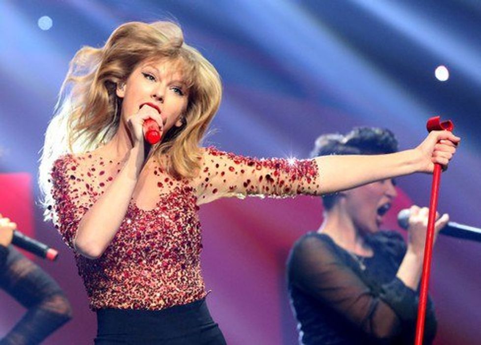 12 GIFs That Describe You Singing