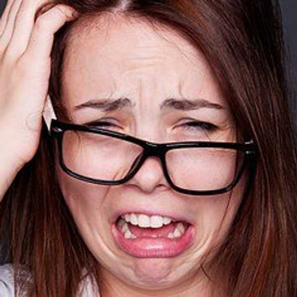 10 Struggles Every Glasses-Wearing Person Knows