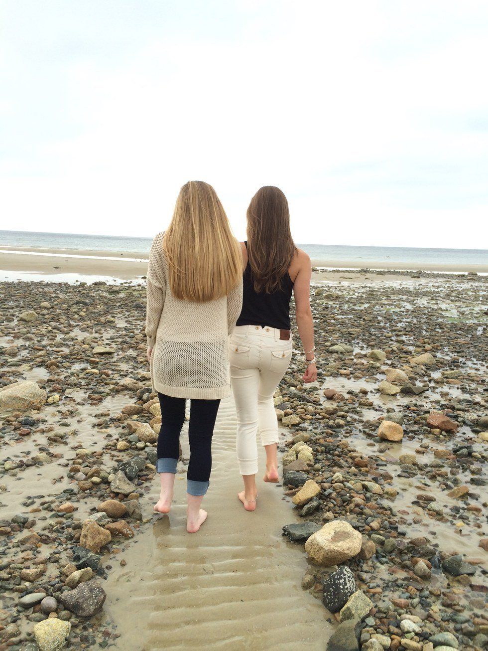 Why Every Brunette Needs A "Blondetourage"