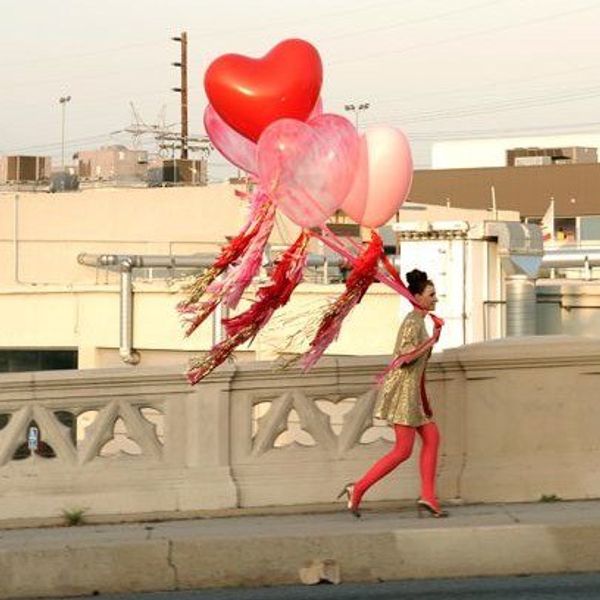 The Stages every Single Girl goes through on Valentine's Day!