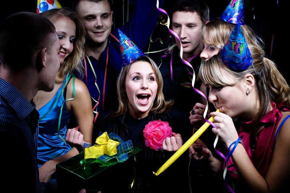 25 Thoughts You Have While Throwing A House Party