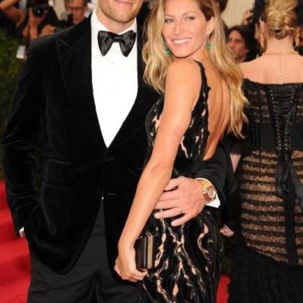 9 Ways Your Life Changes When You Date A Football Player