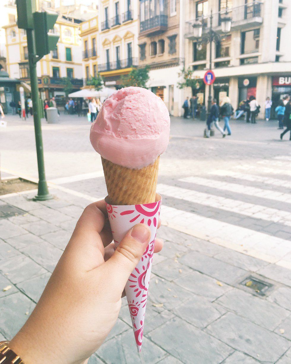 7 Ways to Avoid FOMO While Traveling Abroad